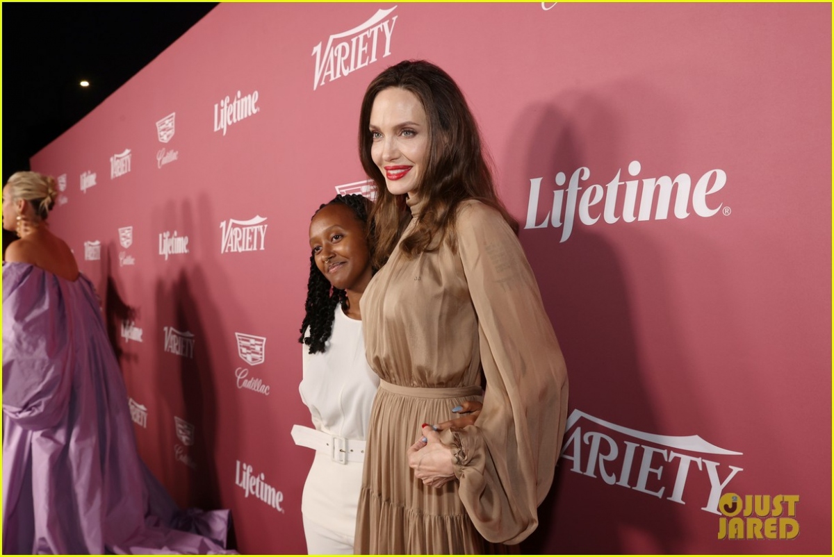 Angelina Jolie tái xuất xinh đẹp bên con gái giữa nghi vấn hẹn hò The Weeknd