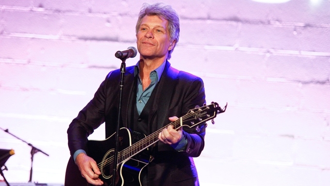 Jon Bon Jovi, Bryan Adams mắc Covid-19, huỷ hàng loạt buổi biểu diễn