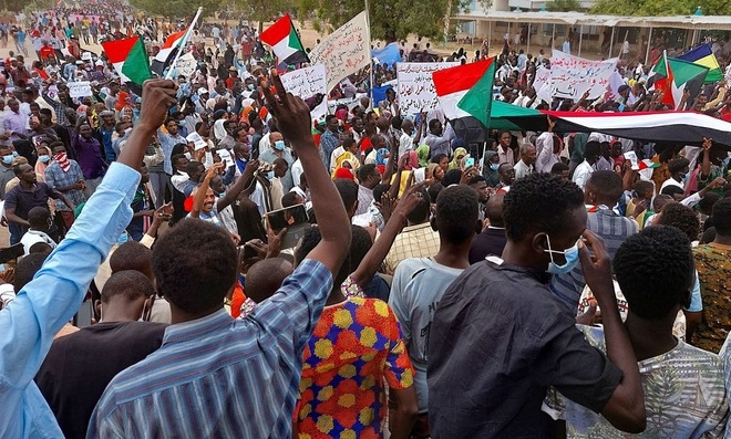 Quân đội Sudan kiểm soát đài phát thanh - truyền hình, sân bay đóng cửa