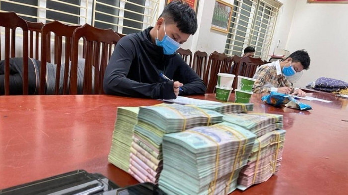 Hà Nội: Triệt phá đường dây đánh bạc qua mạng, bắt giữ 18 đối tượng
