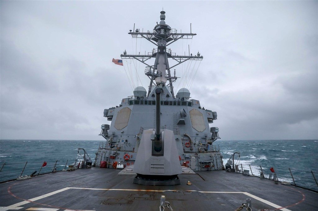 Tàu chiến Mỹ - Canada quá cảnh qua eo biển Đài Loan (Trung Quốc)