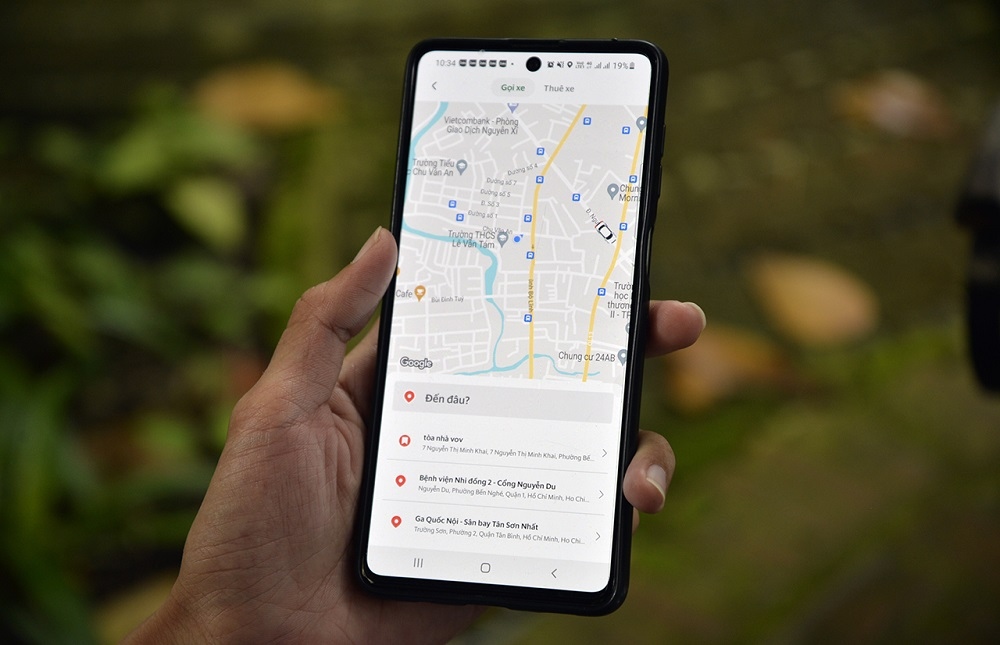 Khách dễ dàng đặt qua app, tài xế xe công nghệ vui mừng vì có thêm thu nhập