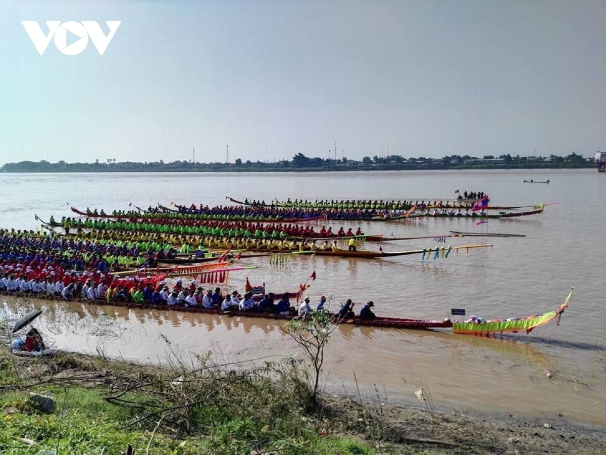 Lào hoãn tổ chức lễ hội đua thuyền truyền thống 2021 vì Covid-19