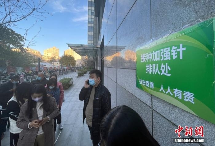 Trung Quốc: Hơn 20 tỉnh tiêm mũi vaccine Covid-19 tăng cường