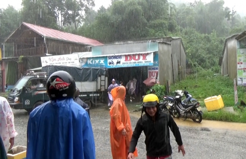 Sạt lở đất ở Quảng Nam: Các huyện miền núi khẩn trương di dời dân đến nơi an toàn