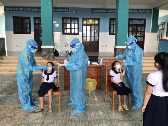 Hai trường học tại xã đảo Thạnh An (TP.HCM) hoãn đón học sinh trở lại ngày mai