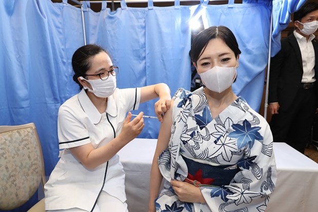 Nhật Bản vượt Mỹ, Anh về tỷ lệ tiêm vaccine, chuẩn bị tiêm mũi 3