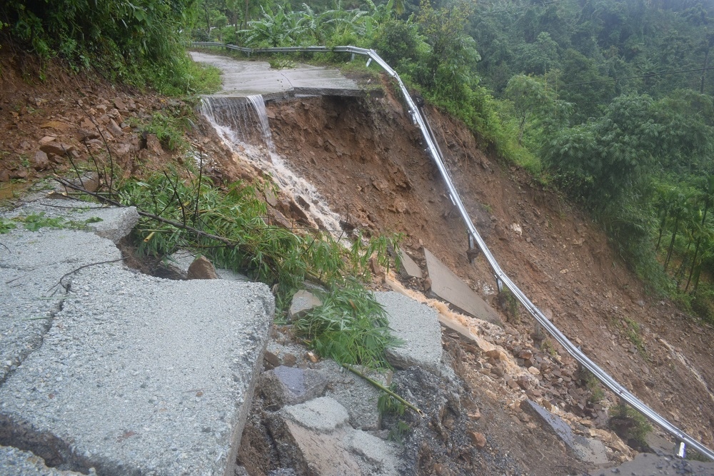 Đảm bảo an toàn người dân vùng ngập lụt, sạt lở núi ở Quảng Ngãi
