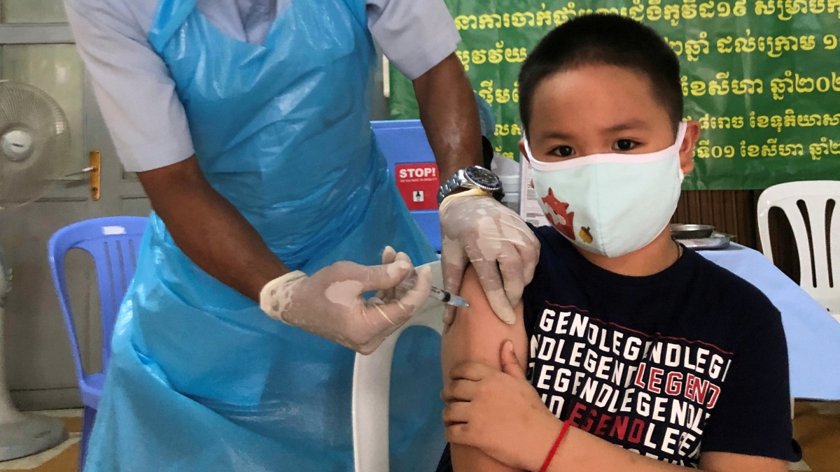 Campuchia bắt đầu tiêm chủng cho trẻ em 5 tuổi từ đầu tháng 11 tới