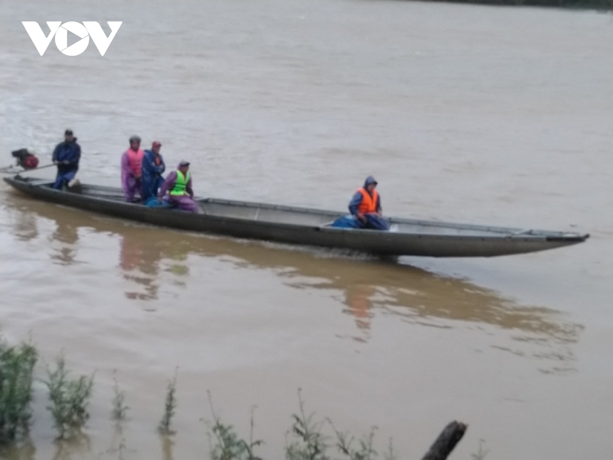 Tìm thấy thi thể của nạn nhân thứ 2 trong vụ lật ghe trên sông Bồ