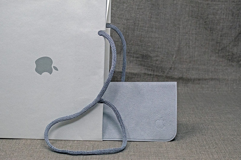 Chế nhạo Apple, Samsung tặng người dùng khăn lau miễn phí