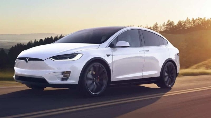 Người dùng Tesla trên toàn thế giới bị khóa xe vì lỗi máy chủ