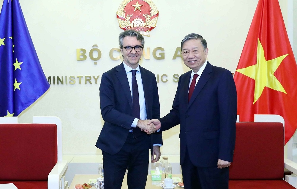 Bộ trưởng Tô Lâm tiếp Đại sứ Trưởng phái đoàn Liên minh châu Âu tại Việt Nam