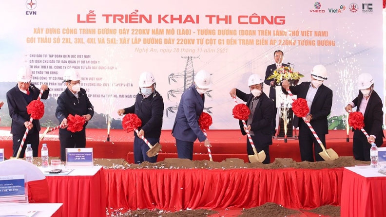Xây dựng công trình đường dây 220kV giữa Lào và Việt Nam