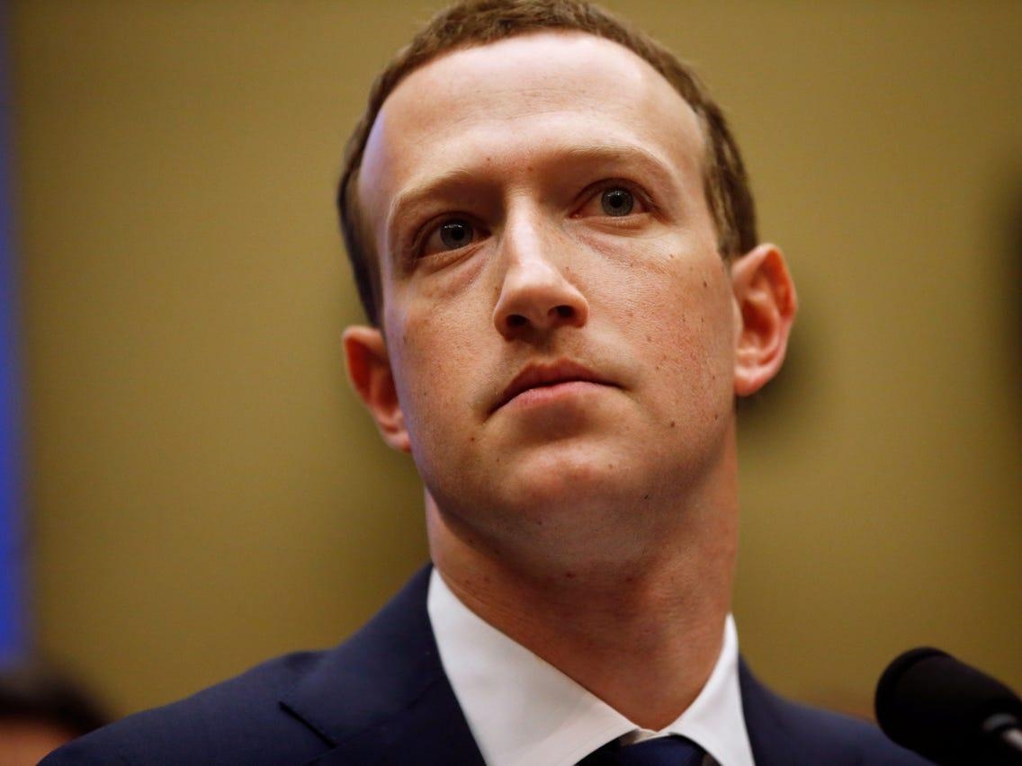 Cựu nhân viên kêu gọi Mark Zuckerberg từ chức