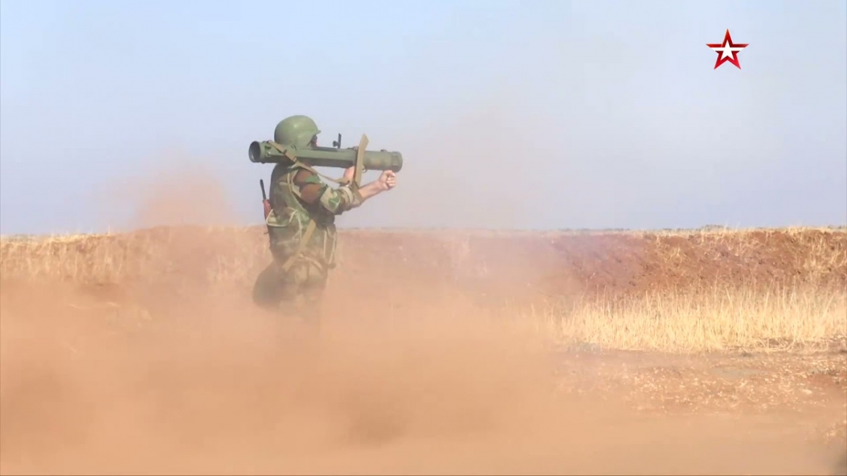 Quân nhân Nga huấn luyện binh sỹ Syria cách sử dụng vũ khí