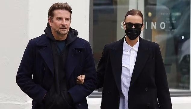 Siêu mẫu Irina Shayk và Bradley Cooper khoác tay tình cảm đi dạo phố, nghi vấn tái hợp