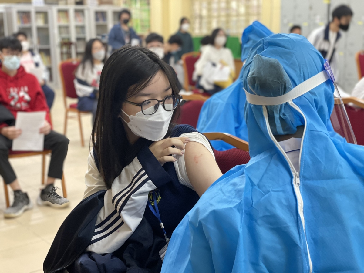 Hơn 500.000 trẻ từ 12-17 tuổi tại Hà Nội đã tiêm vaccine COVID-19