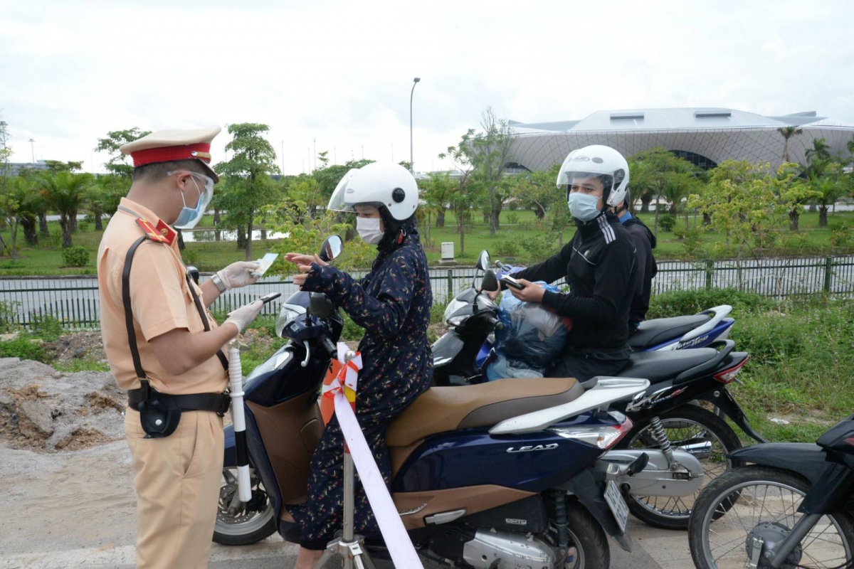 Quảng Ninh lập chốt kiểm soát phương tiện di chuyển từ Uông Bí và Đông Triều