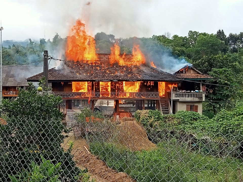 Cháy rụi căn nhà sàn của thầy giáo ở Điện Biên, thiệt hại gần 800 triệu đồng