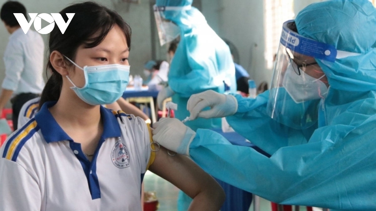 Sáng nay, Hà Nội bắt đầu tiêm vaccine Pfizer cho trẻ từ 15-17 tuổi
