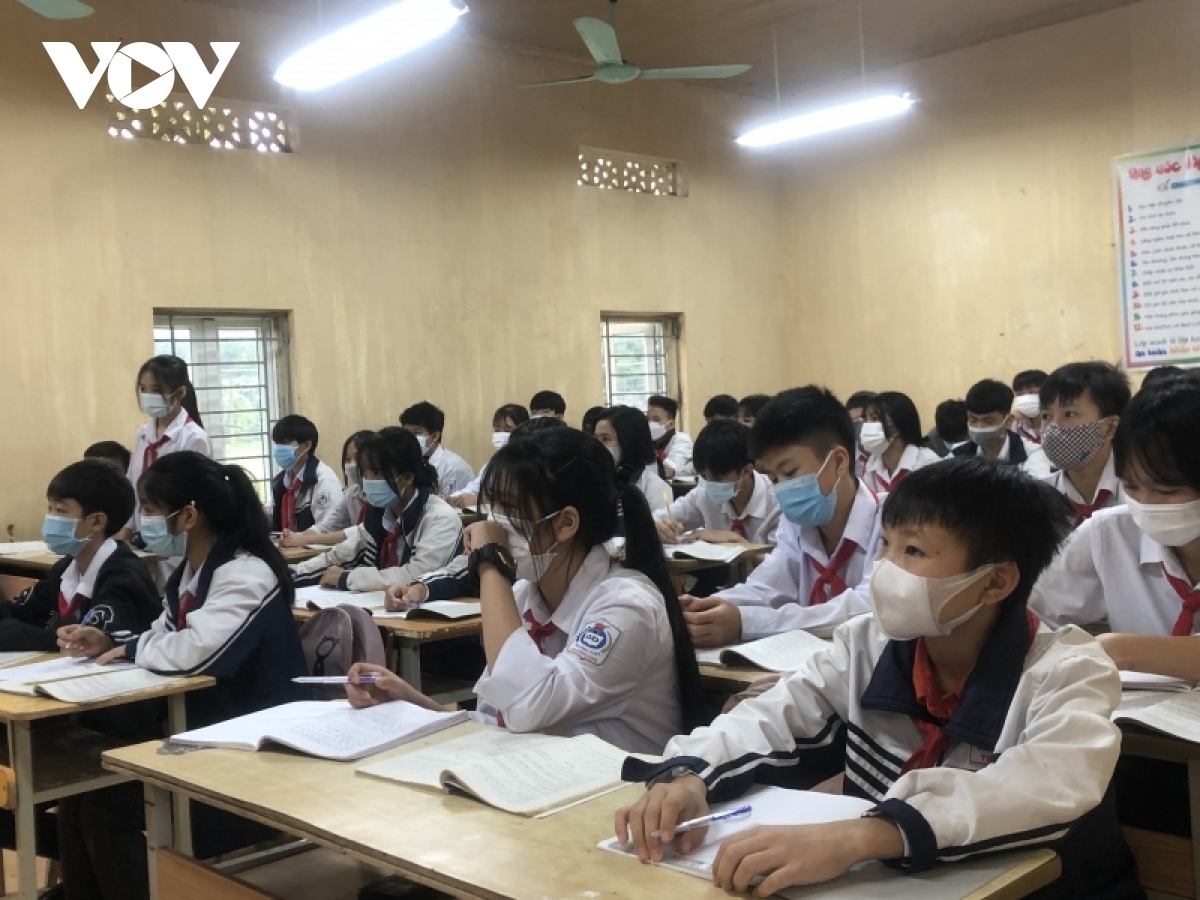 Học sinh lớp 9 ở vùng xanh của 17 huyện, thị xã ở Hà Nội đi học trực tiếp từ 22/11