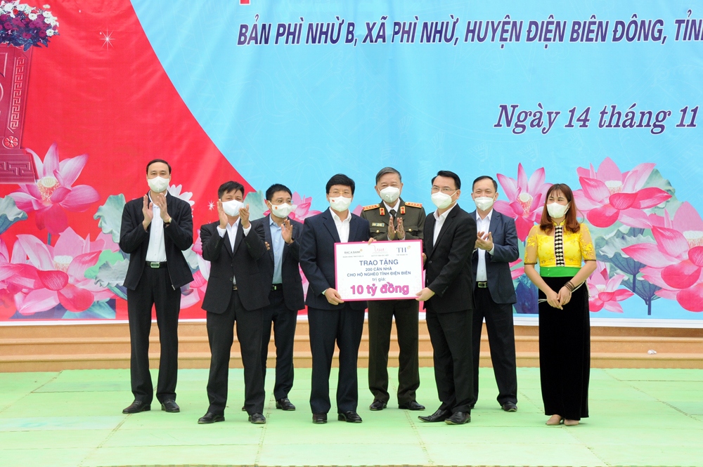 Bộ trưởng Tô Lâm dự “Ngày hội Đại đoàn kết toàn dân tộc” tại Điện Biên