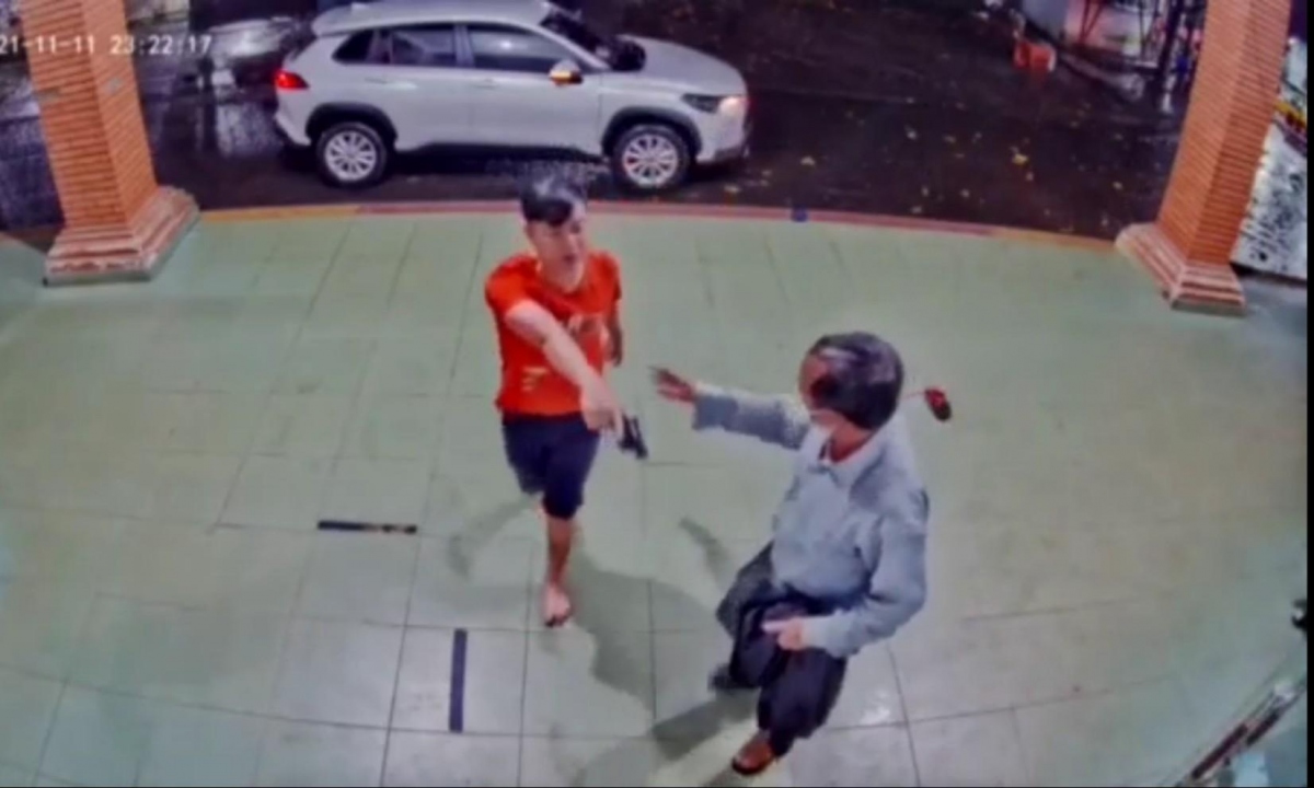 Tạm đình chỉ công tác cán bộ công an ở Lâm Đồng dùng súng đe dọa nhân viên y tế