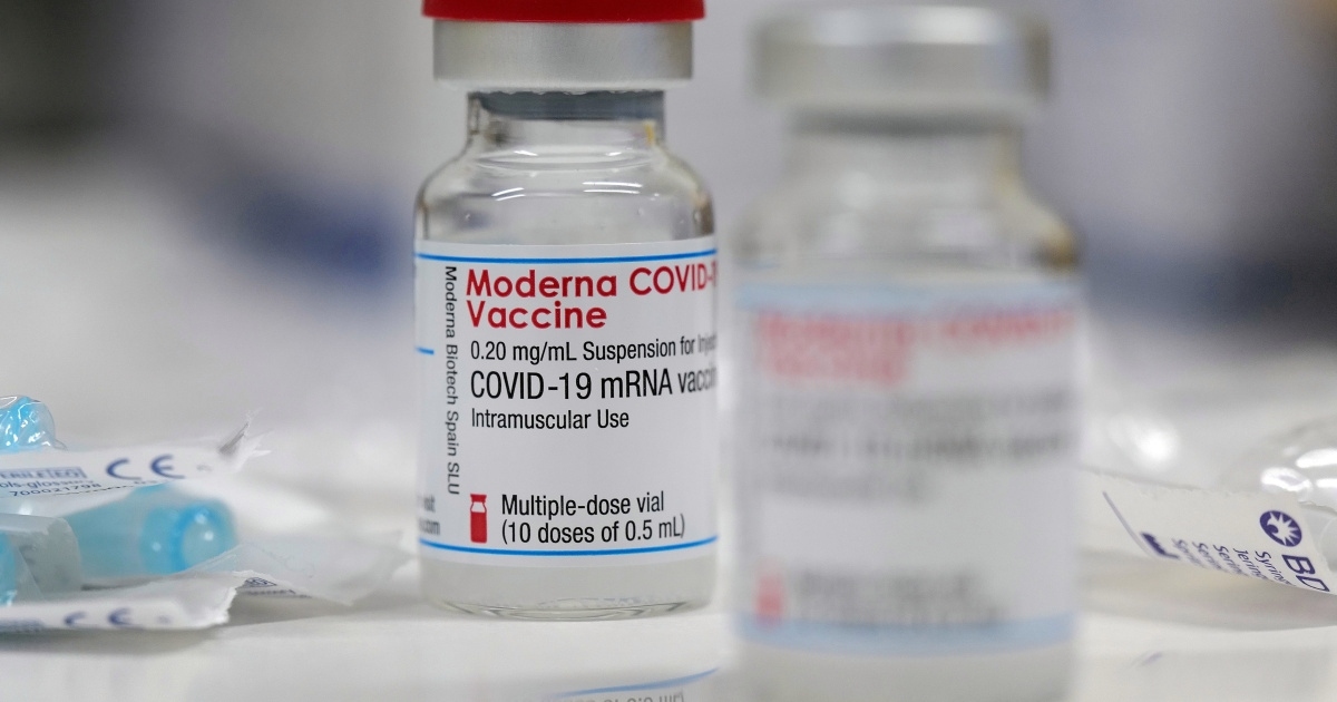 FDA chưa sẵn sàng cấp phép vaccine của Moderna tiêm cho trẻ từ 12-17 tuổi