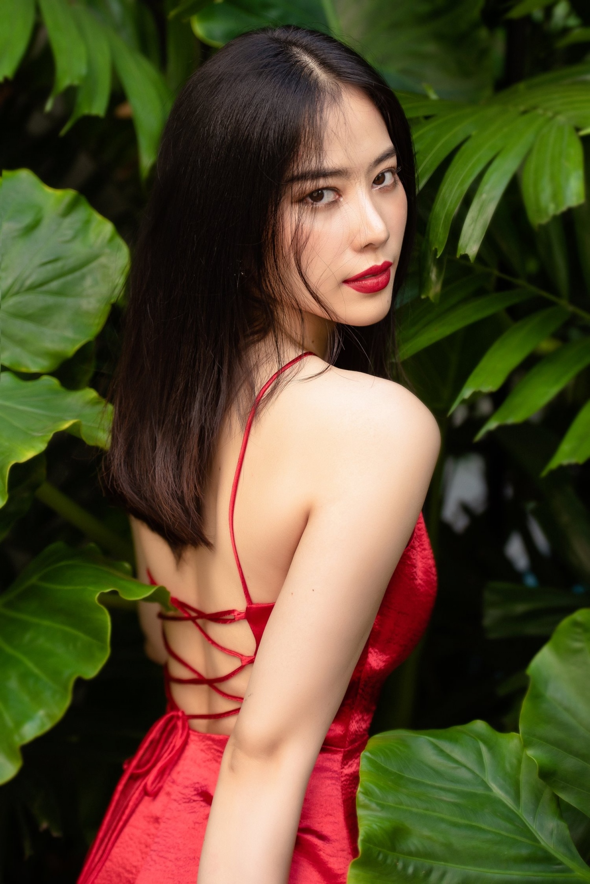 Nam Em lấy lại vóc dáng thời lọt top 8 Hoa hậu Trái đất 2016