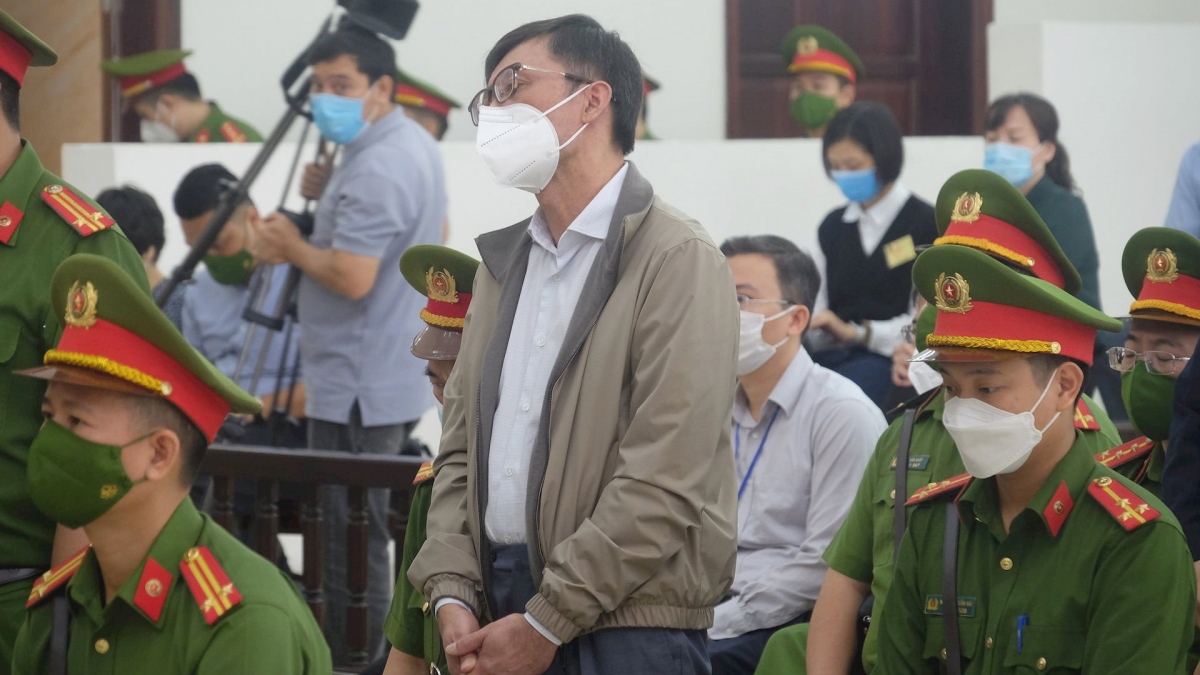 Ông Nguyễn Duy Linh nằm viện 2 tháng trước khi hầu tòa, luật sư đề nghị hoãn phiên xử