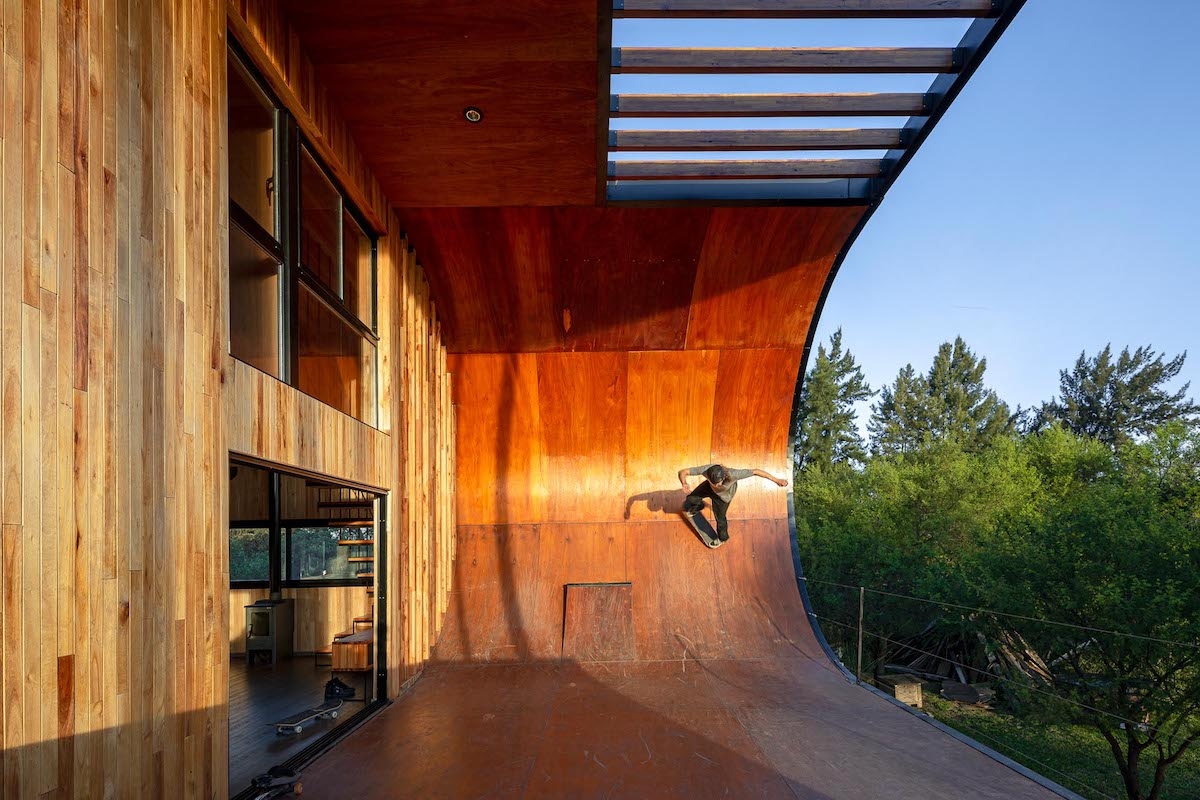 Ngôi nhà độc đáo với thiết kế tường cong để trượt ván