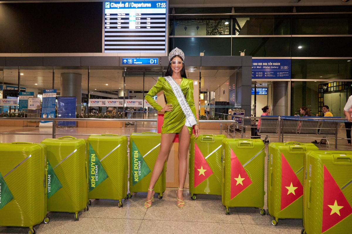 Kim Duyên chính thức lên đường sang Israel chinh phục Miss Universe 2021