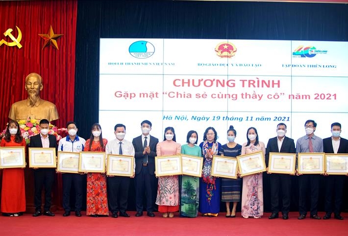 50 giáo viên được tôn vinh tại chương trình "Chia sẻ cùng thầy cô"