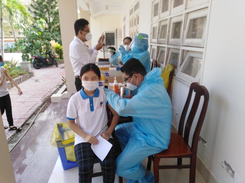 Phó Thủ tướng Vũ Đức Đam khen ngợi việc tổ chức tiêm vaccine cho học sinh ở Tiền Giang