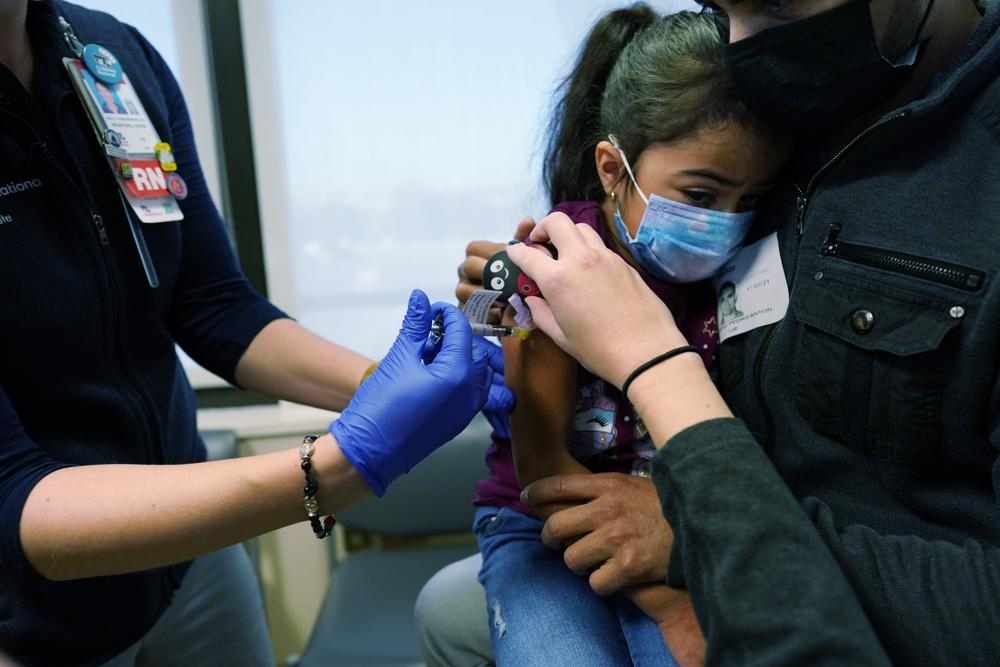 Mỹ chính thức chấp thuận tiêm vaccine Pfizer cho trẻ từ 5-11 tuổi