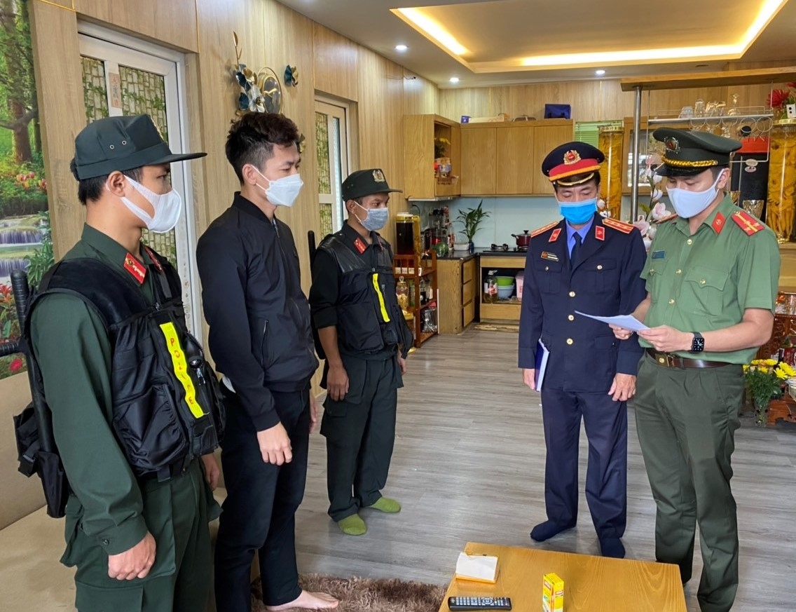 Nóng 24h: Phó Giám đốc sân bay Phú Bài bị khởi tố để điều tra về hành vi tham ô