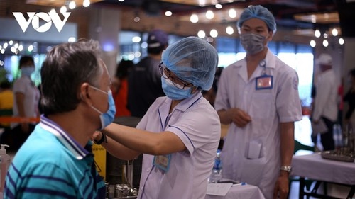 Hà Nội hoàn thành tiêm phủ mũi 3 cho người từ 18 tuổi trở lên trong tháng 3/2022