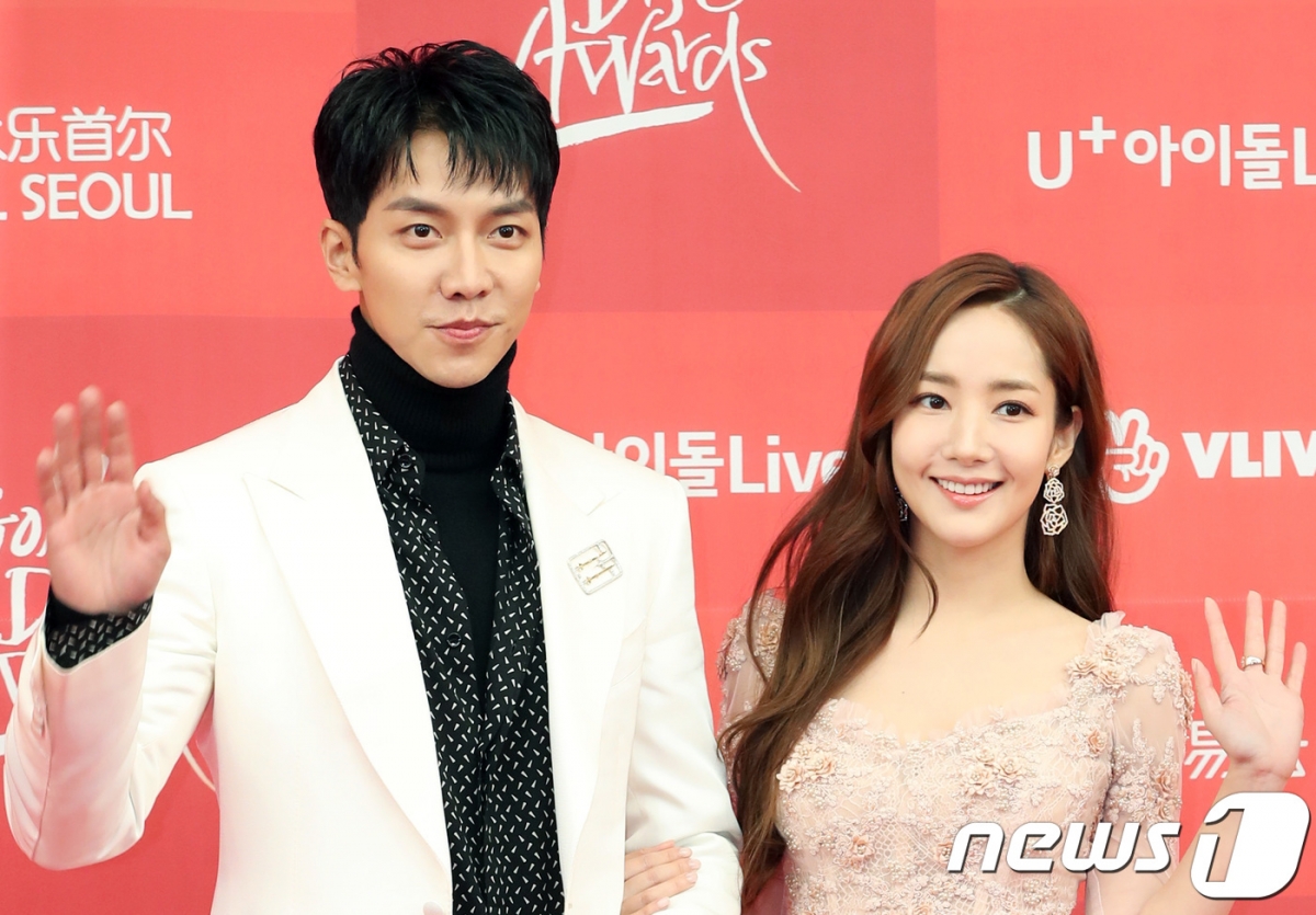 Park Min Young về chung công ty với Lee Seung Gi, Youn Yuh Jung