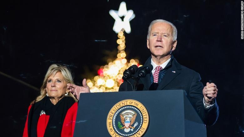 Tổng thống Joe Biden và phu nhân cùng thắp sáng Cây Giáng sinh Quốc gia