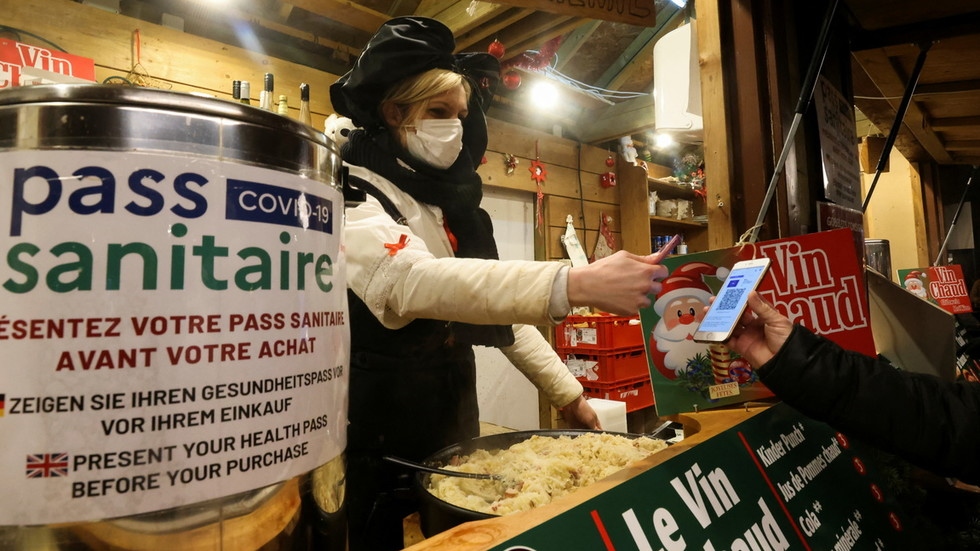 Tin tặc Pháp tạo ra 54.000 hộ chiếu vaccine Covid-19 giả