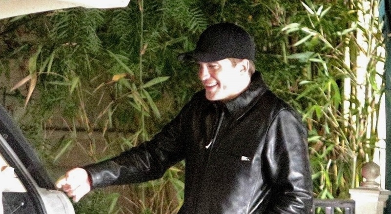 Robert Pattinson hẹn hò ăn tối lãng mạn cùng bạn gái xinh đẹp tại nhà hàng