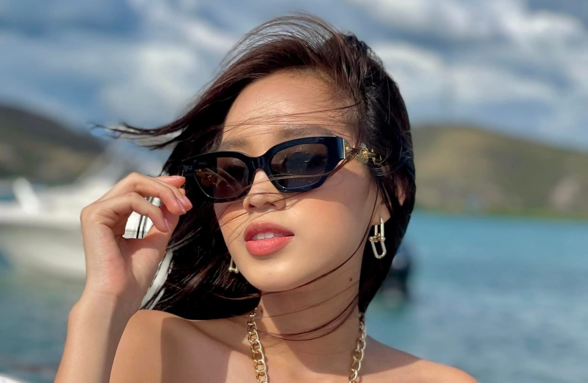 Hoa hậu Đỗ Thị Hà bị ong đốt khi đang ghi hình trên bãi biển ở Puerto Rico