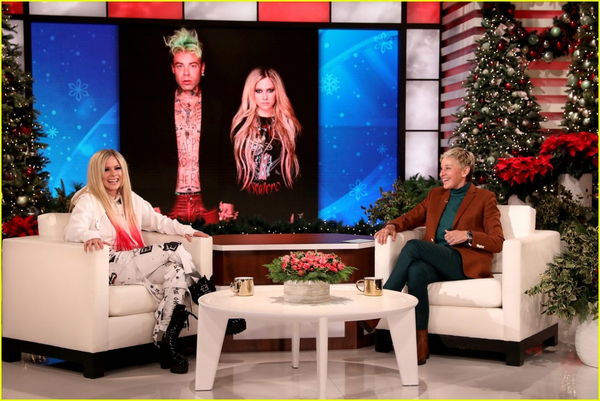 Ca sĩ Avril Lavigne chia sẻ chuyện tình cảm trong The Ellen DeGeneres Show