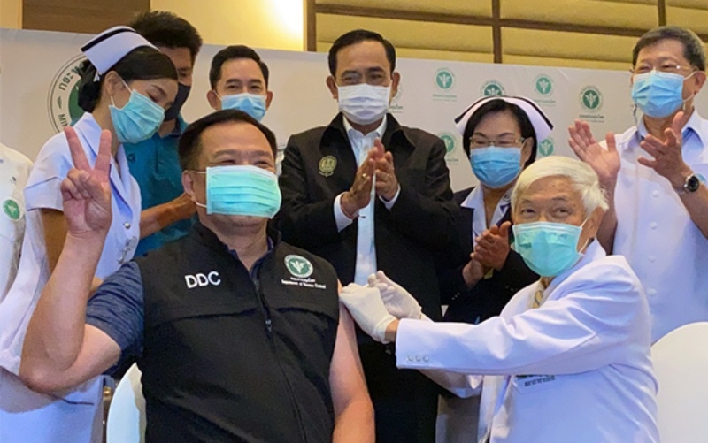 Thái Lan chi trả gần 1 tỷ bath cho người bị tác dụng phụ khi tiêm vaccine ngừa Covid-19