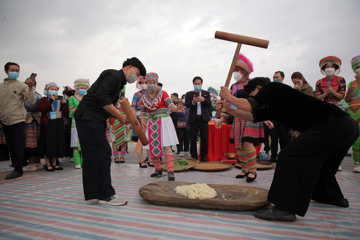 Sôi động Ngày hội văn hóa dân tộc Mông toàn quốc lần thứ III năm 2021