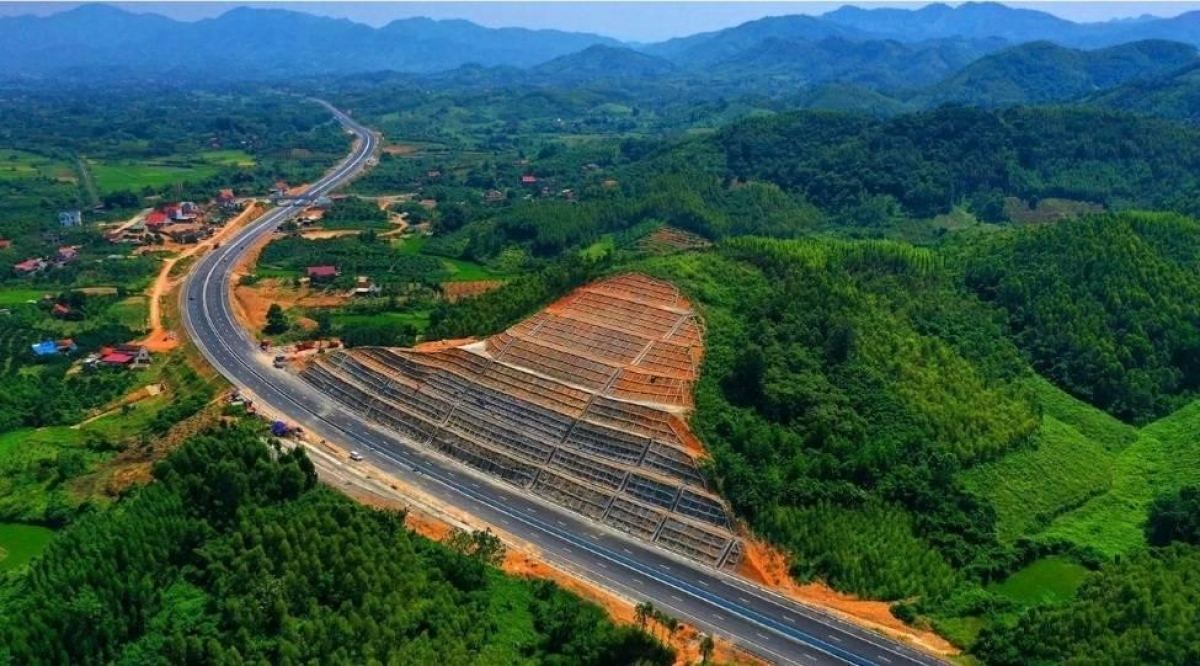 Kêu gọi vốn xây dựng 725km cao tốc Hà Nội - Viêng Chăn