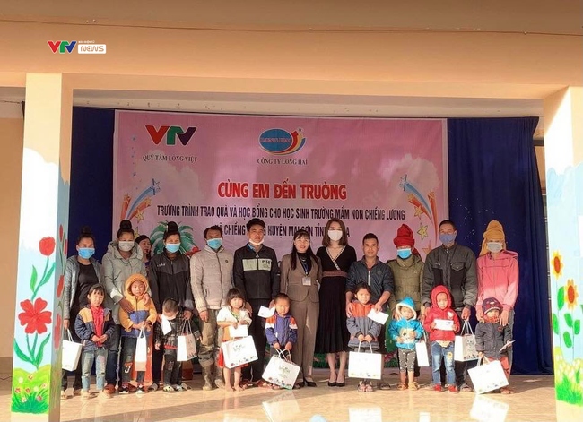 Quỹ Tấm lòng Việt tiếp tục hành trình trao học bổng cho học sinh vùng cao tỉnh Sơn La