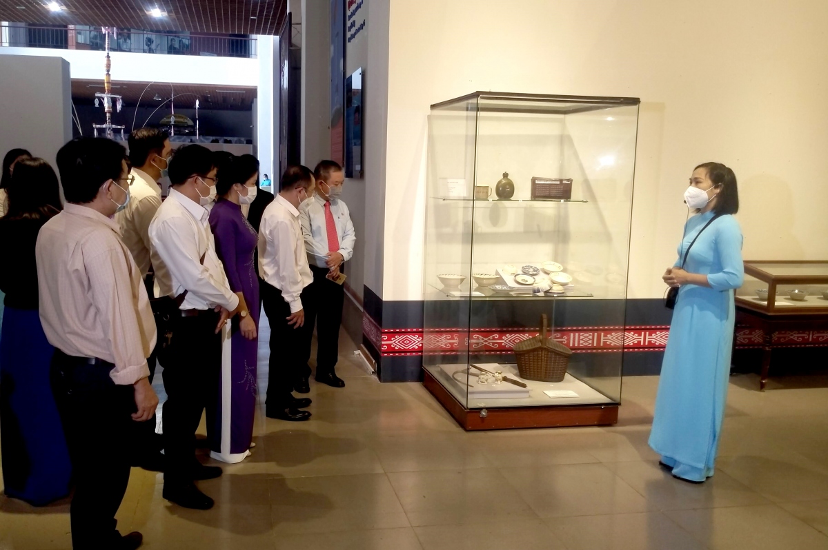 Hiến tặng hiện vật nhằm bảo tồn văn hóa và giáo dục lịch sử