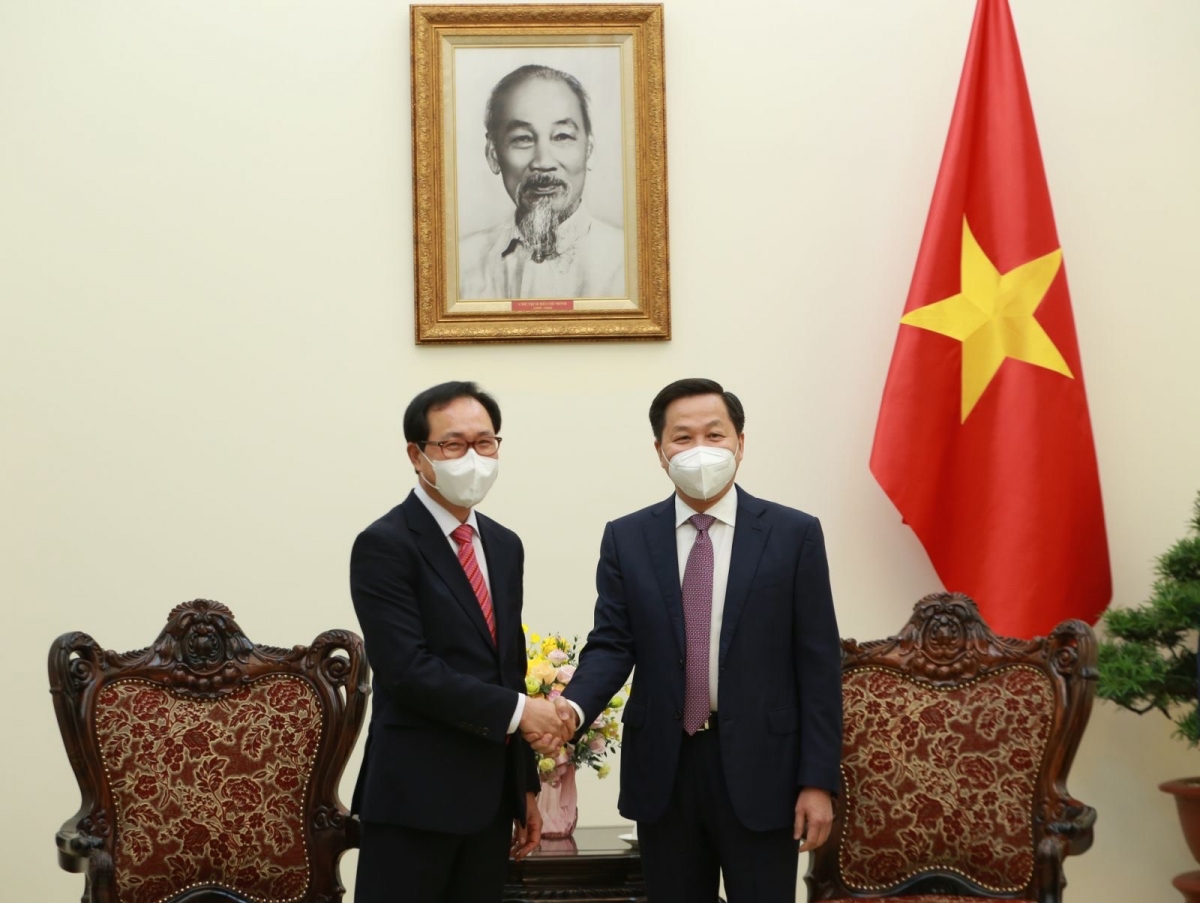 Phó Thủ tướng Lê Minh Khái đề nghị Samsung tiếp tục mở rộng đầu tư tại Việt Nam